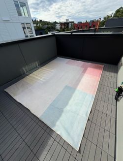 8x10 ft outdoor WASHABLE “Ruggable” rug - multicolored.
