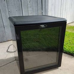 Danby Millenium Series Mini Fridge Wine Cooler (Excellent Condition)