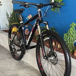 “27.5” Diamondback Overdrive Sport Hardtail Mountain Bike.