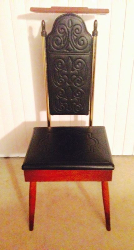 Vintage 1970 butler/valet chair