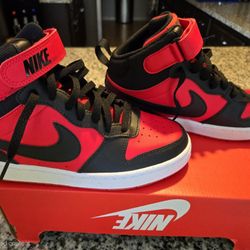 Nike Court Borough Mid
