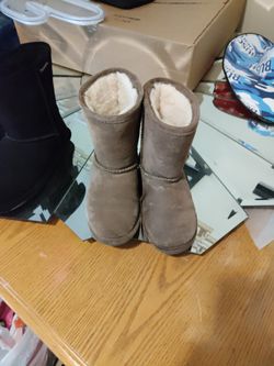 Size 2 Bearpaw Boots