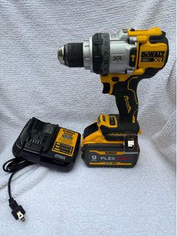 DEWALT XR Hammer Drill 1/2 in w 9ah FlexVolt battery and charger