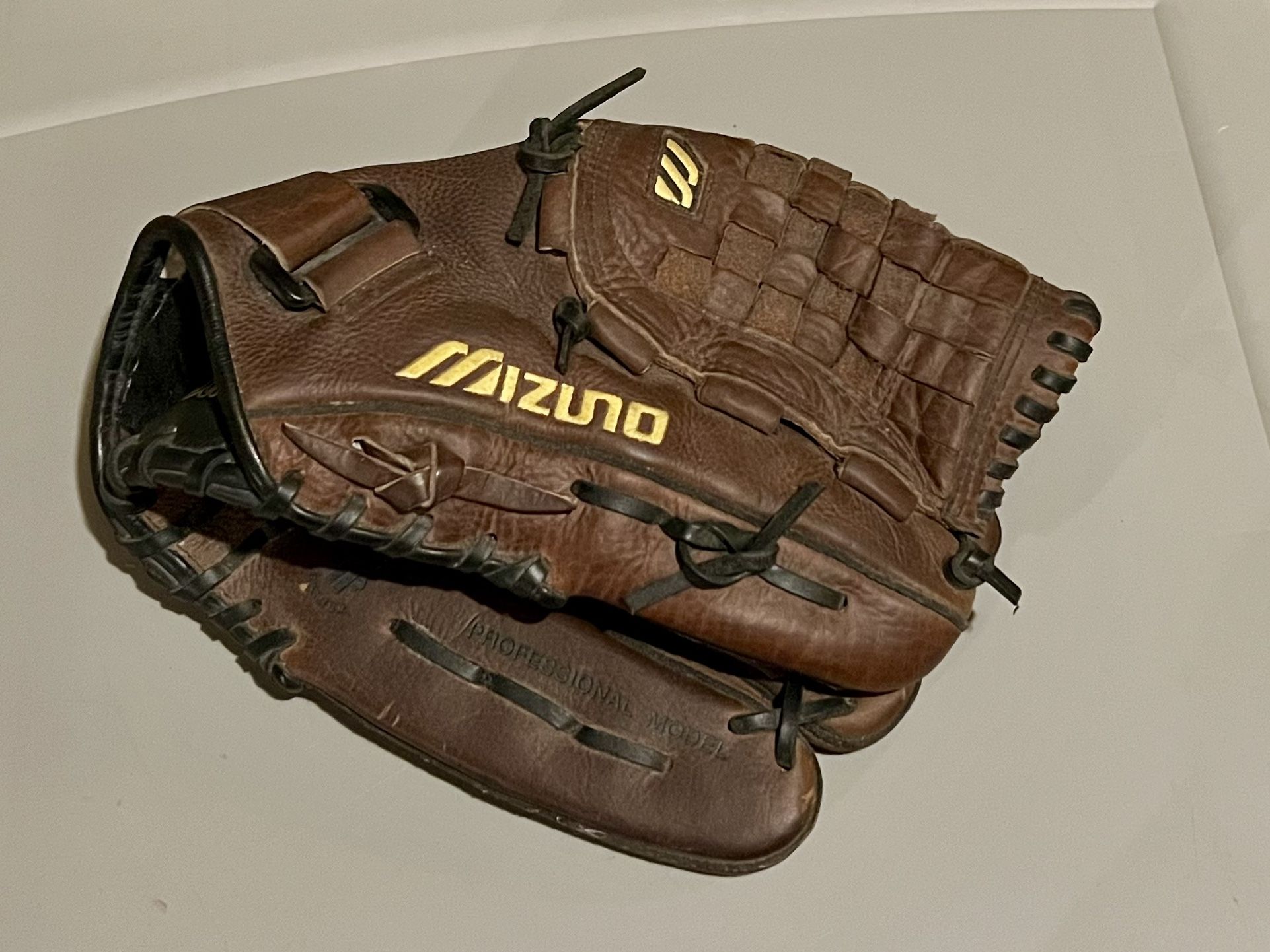 Mizuno “Vintage” Baseball Glove +
