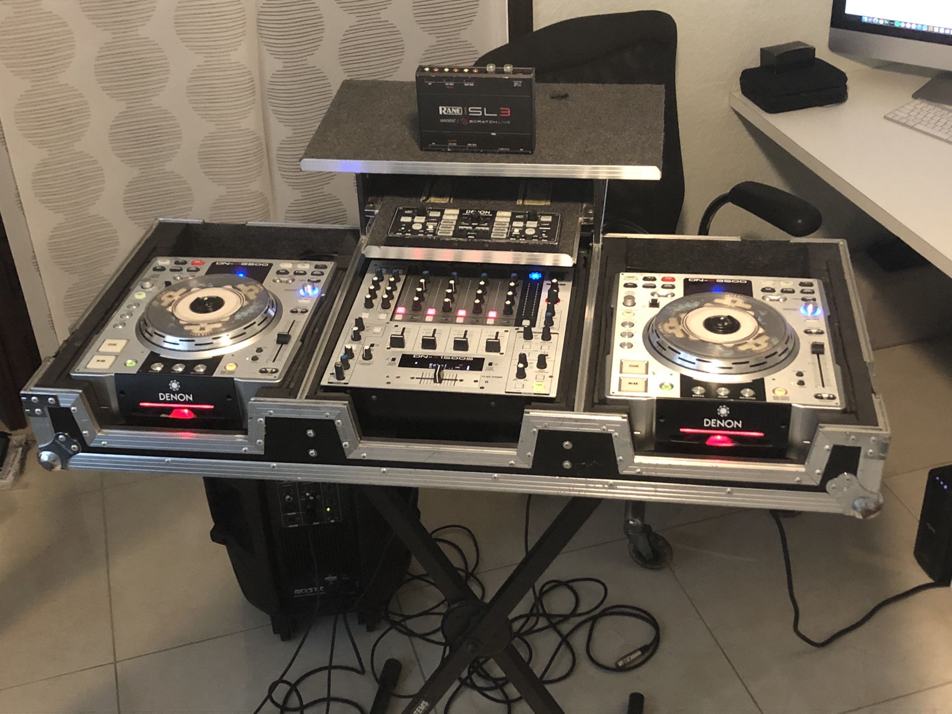 Dj equipment denon with stand everything pictured included except speaker