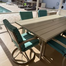 Outdoor Table And 6 Chairs