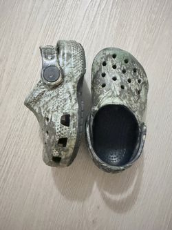 Toddler crocs 6c