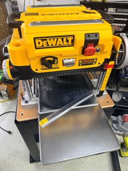 DeWalt Thickness Planer w/ knife set and stand