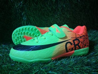 Kids 9.5c turf soccer cleats