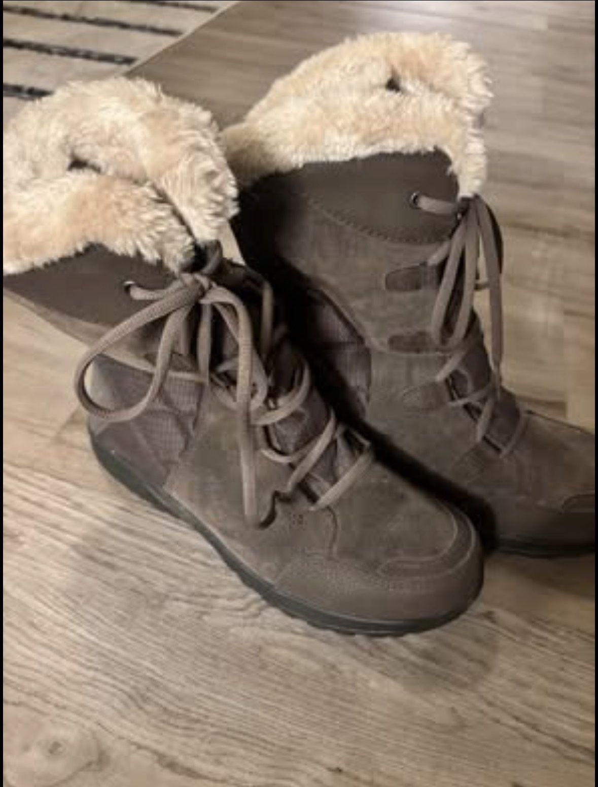 Columbia Women's Ice Maiden II Snow Boot size 10