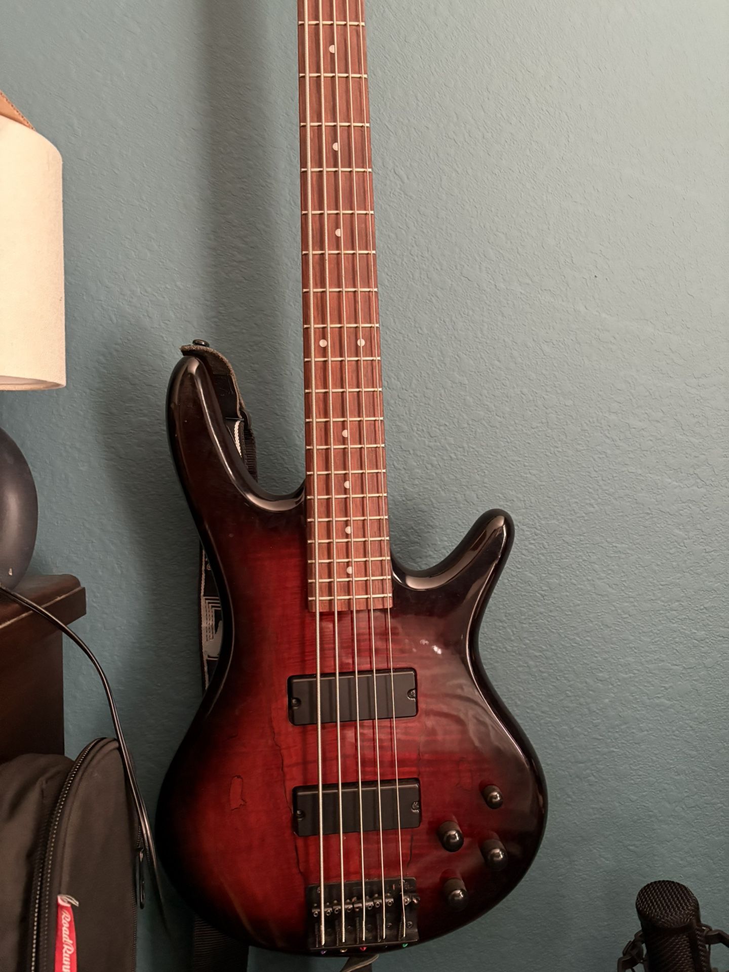 5 string ibanez bass guitar