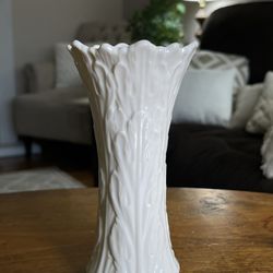 Lenox Bone China Woodland White Vase - Made in USA
