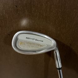 Golf wedge