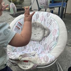 Baby rocking and music / vibrating seat
