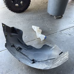 2020 Ford F150 XL regular cab partsUse right fender liner and window Washer bottle