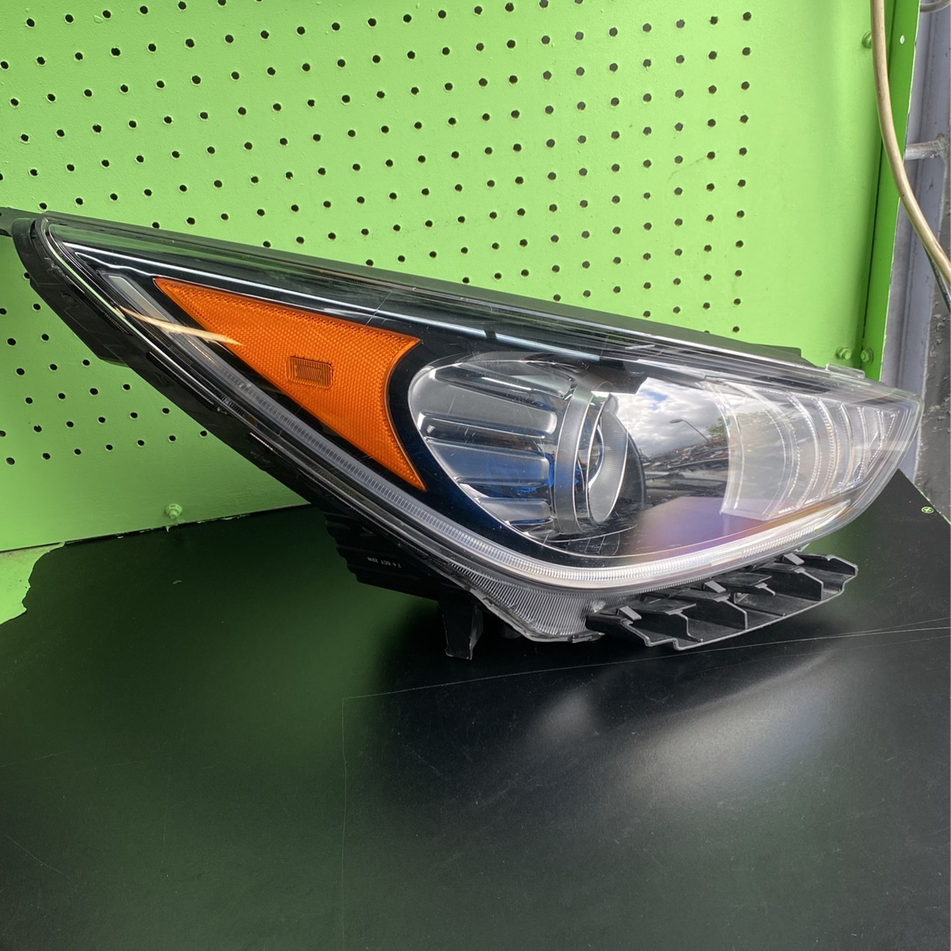 2017 2018 2019 Kia Niro Halogen LED DRL Headlight Right RH Passenger Side OEM