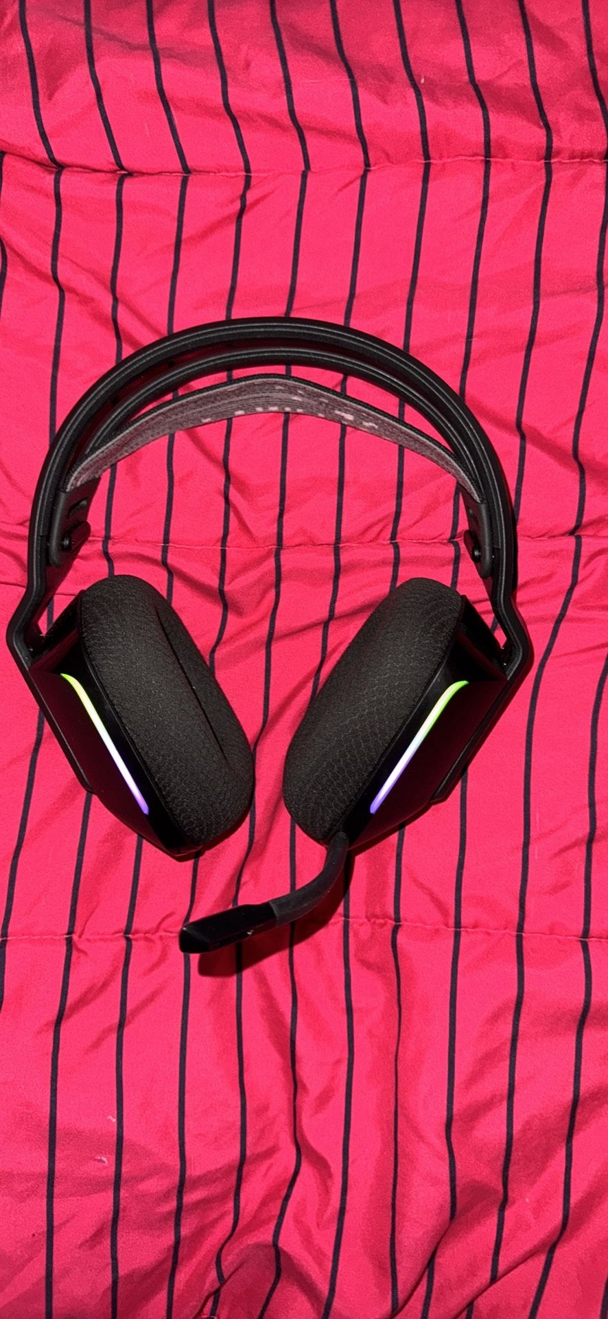 Logitech G733