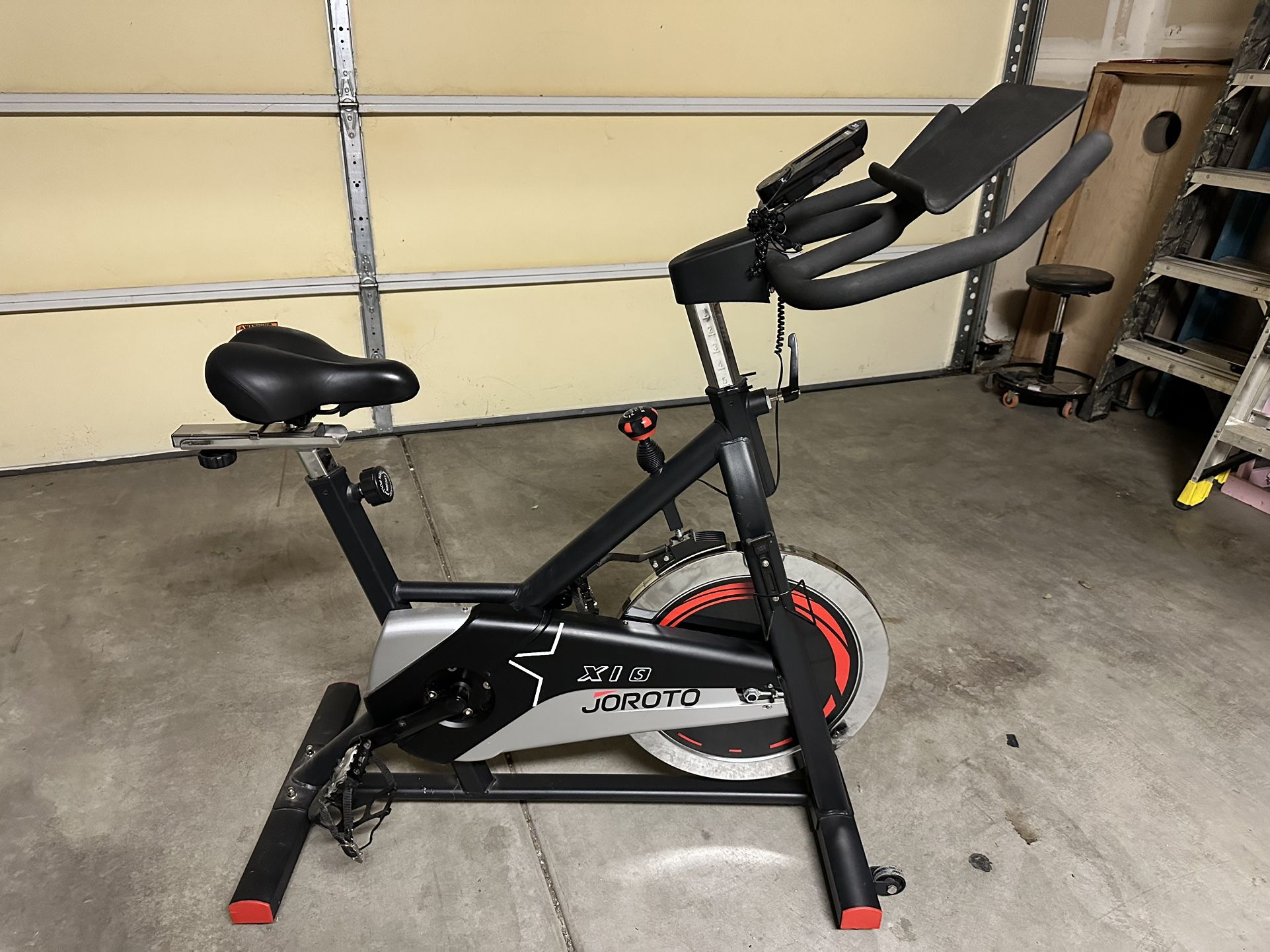 Excersice Bike And Rowing Machine