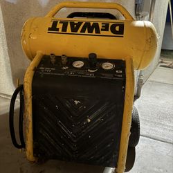 DEWALT XTREME Quiet 2 Stage 4.5-Gallon Portable Electric 225 PSI Hot dog Air Compressor