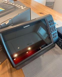Garmin Striker PLUS 9SV Fishfinder