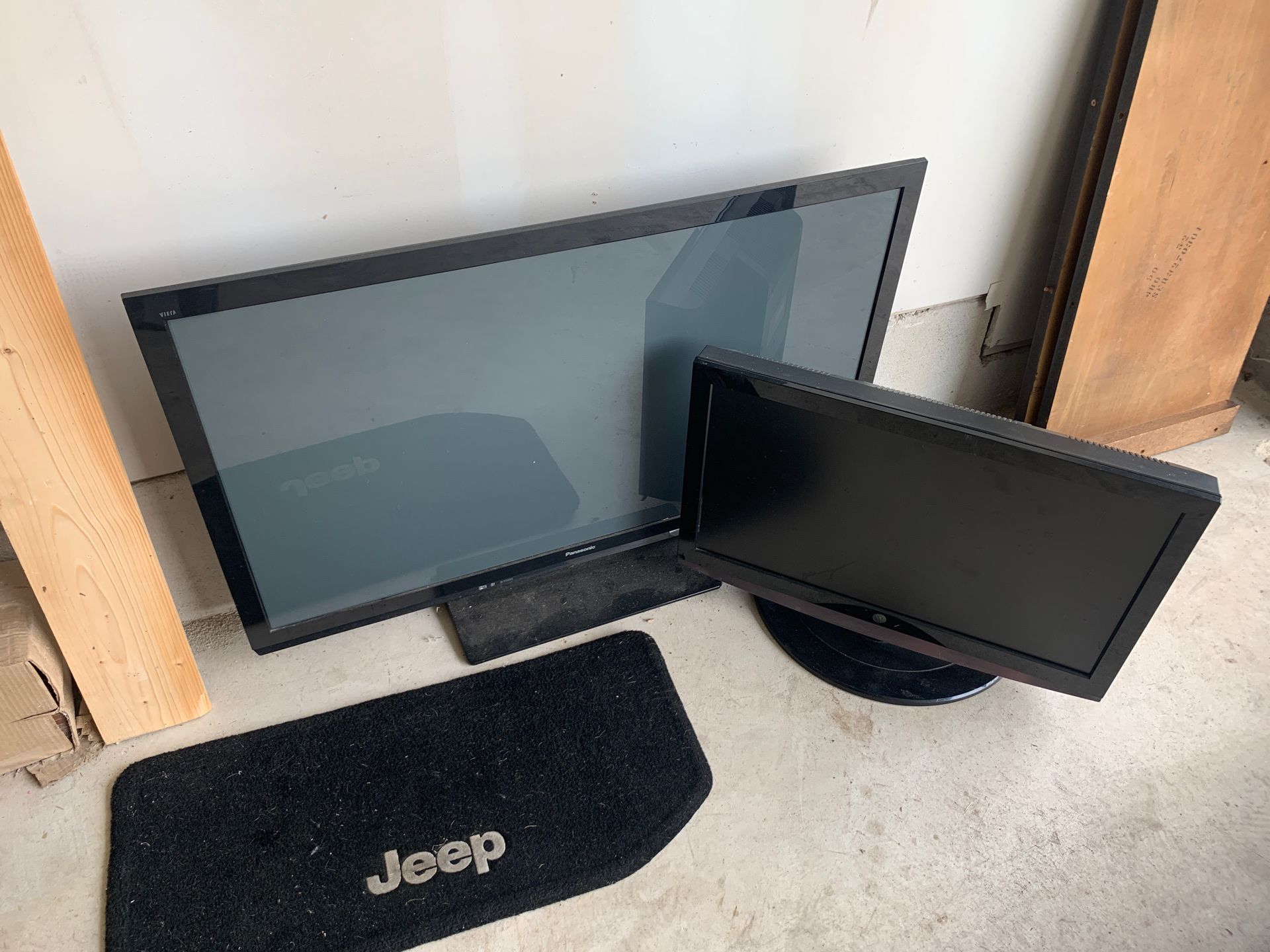 48” and 27” TV for free
