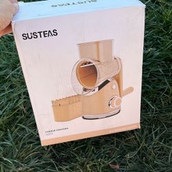 CHEESE AND VEGETABLES GRATER 