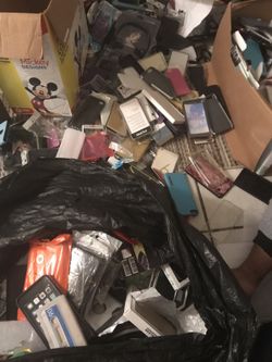 550 cases and covers for Iphone and Samsung