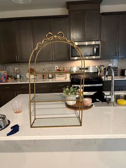 Vivianne Taylor bow shelf