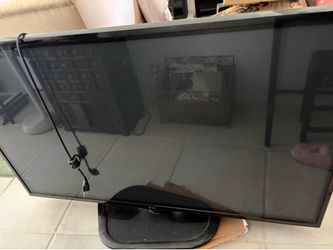 LG 50" Plasma TV (50PN4500) – Great Picture – Works Perfectly