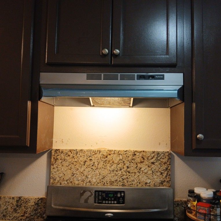 Over the Head Stove Smoke Fan - Brand New - Was Purchased Recently 11-10-25 But Wanting To Upgrade With A Microwave Instead 👍