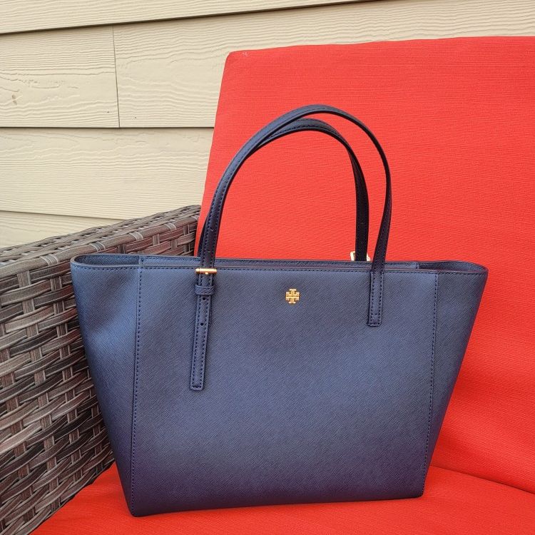 Tory Burch Robinson Saffiano Leather Tote for Sale in Washington, DC -  OfferUp
