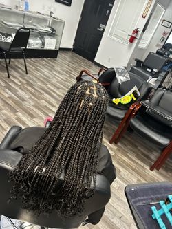 Medium size knotless $300