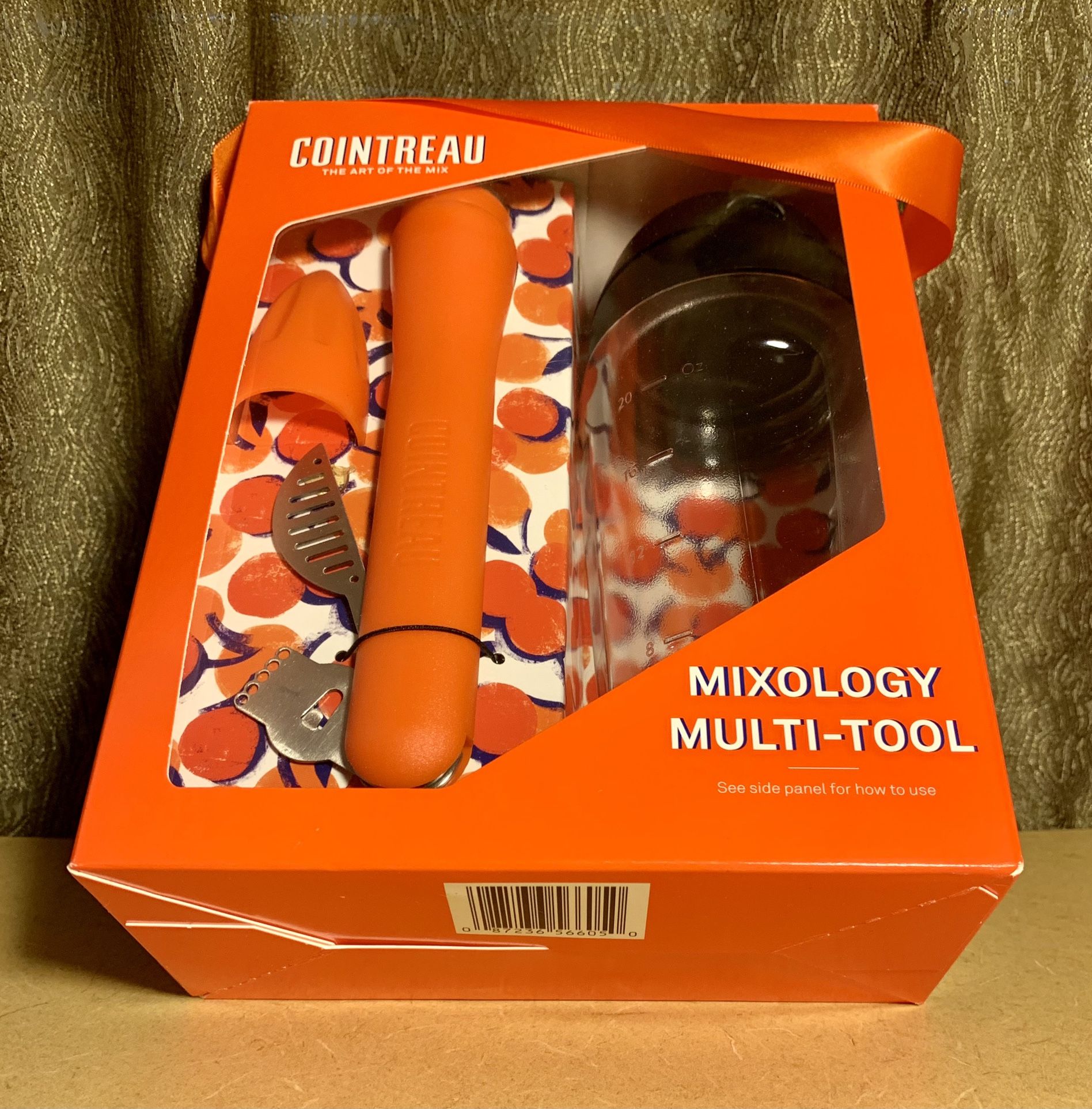 BARWARE/MIXOLOGY GIFT COMBO - COINTREAU MULTI-TOOL + OSTER SHAKER IN GIFT BOX