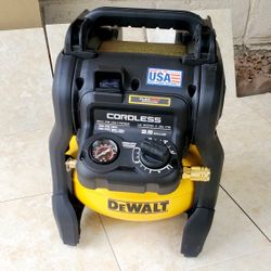 DEWALT Air Compressor 20V/60V with FLEXVOLT Advantage 2.5 Gal. 140 psi (Tool Only)