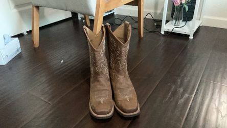 Shyanne Brown Boots size 9
