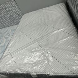 New Beautyrest Hybrid BRX1000-IP Medium Queen Size Mattress