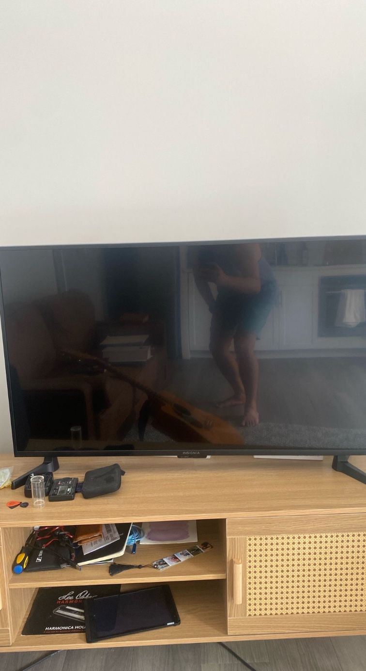 Insignia 43 Inch F30 LED 4K UHD With Free tv Stand