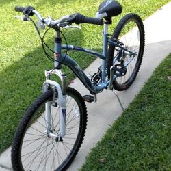 SCHWINN  BADGER 26"INCH  MOUNTAIN BIKE  WOMEN "S