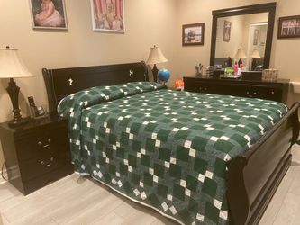 Ashley Bedroom set, with lamps