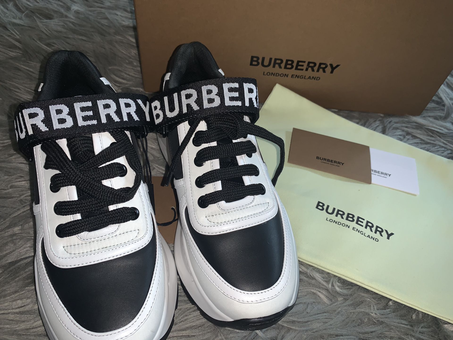 NEW Burberry Woman Sneakers size 6.5