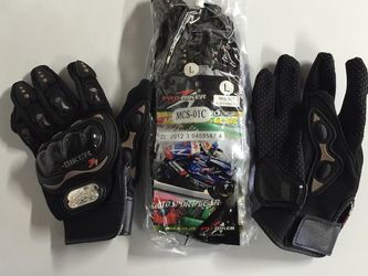 Motorcycle riding gloves