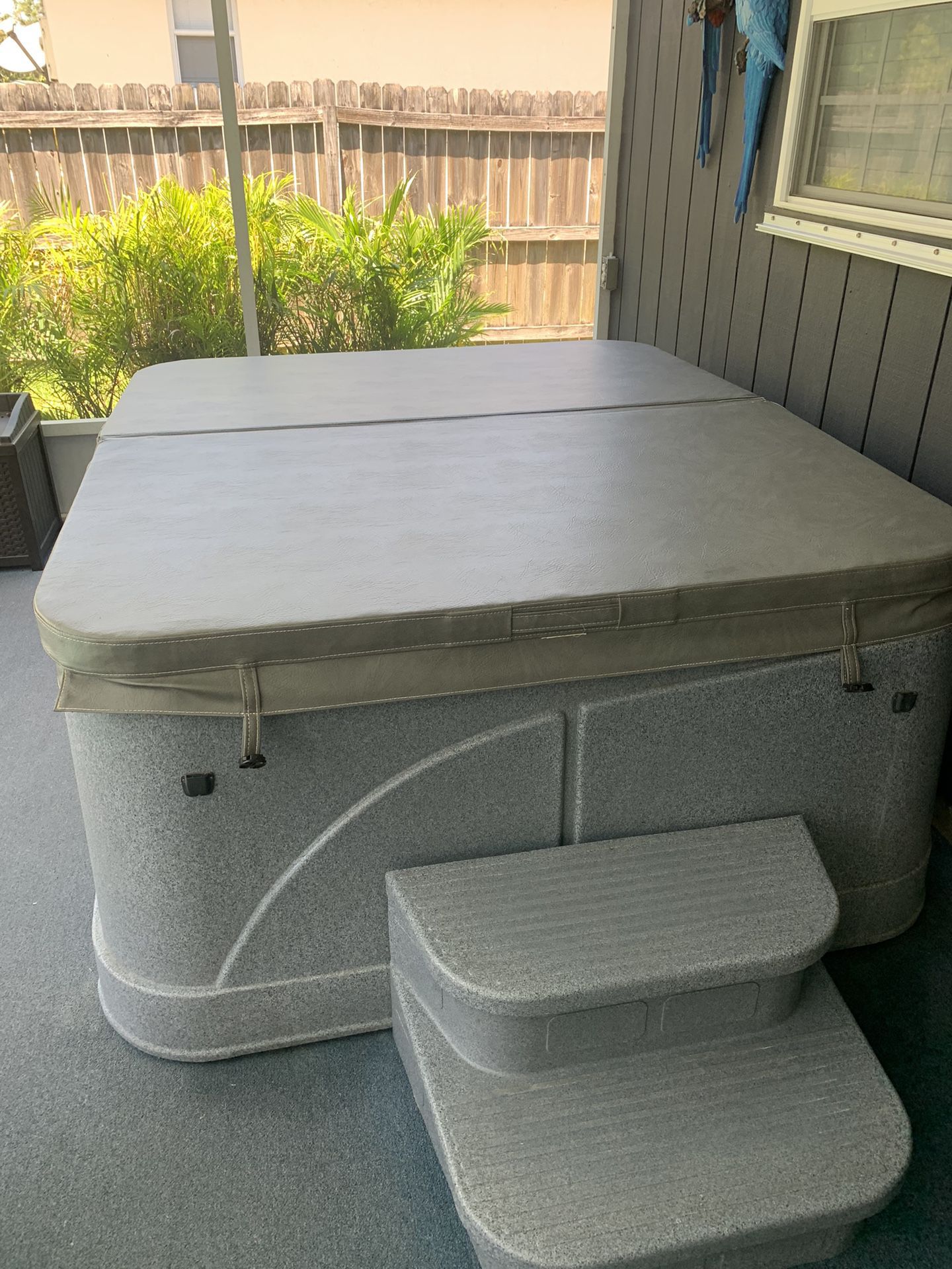 4 Person  Hot Tub (needs Pump Replaced)