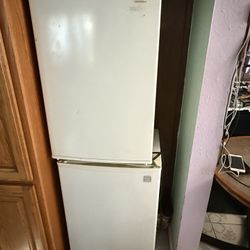 Mini Fridge kenmore/ Daewoo