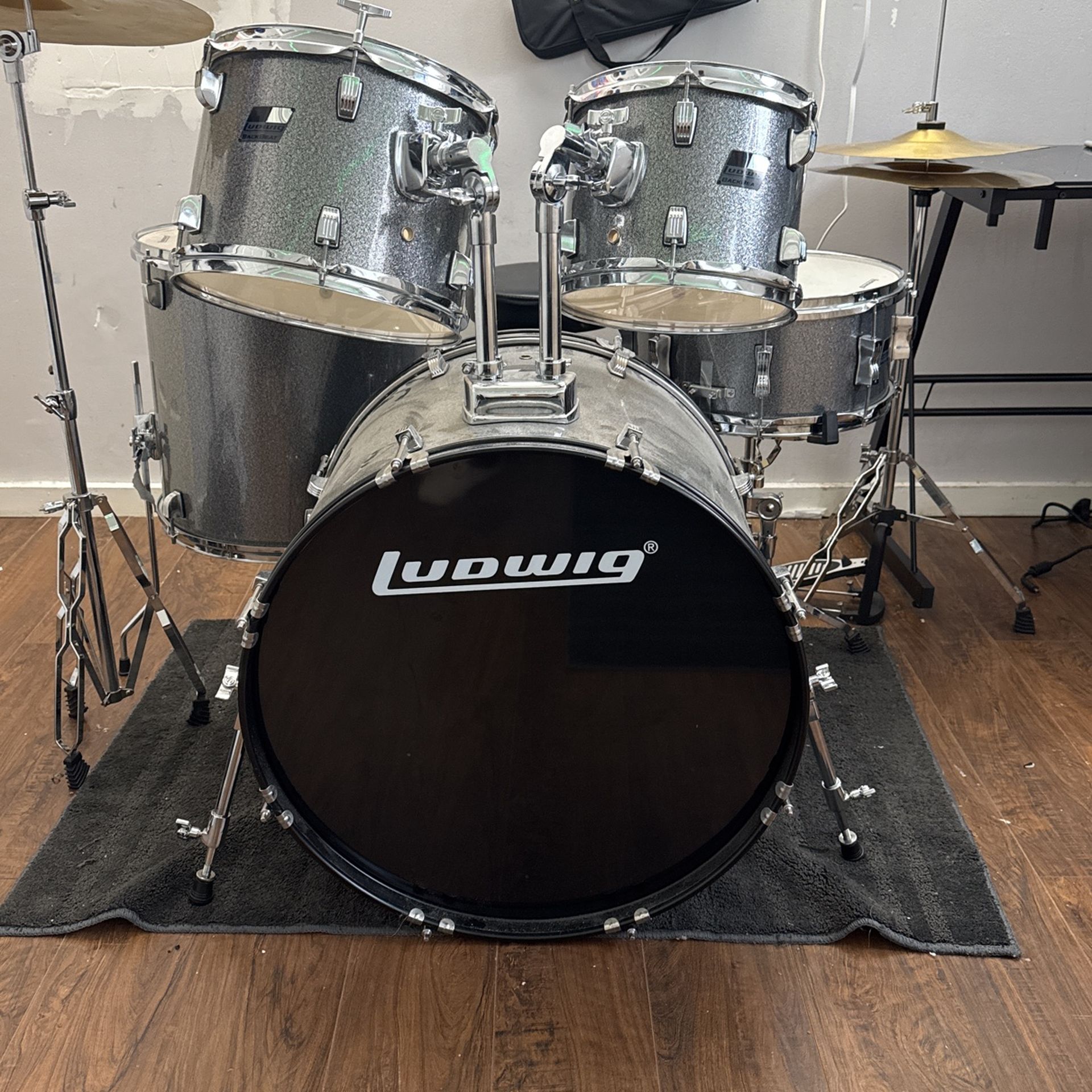 Ludwig Backbeat Drum set, silver style
