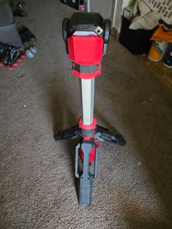 MILWAUKEE M12 TOWER LIGHT