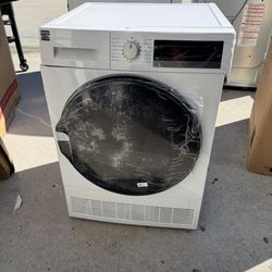 Kenmore 4-cu ft Ventless Electric Dryer (White )