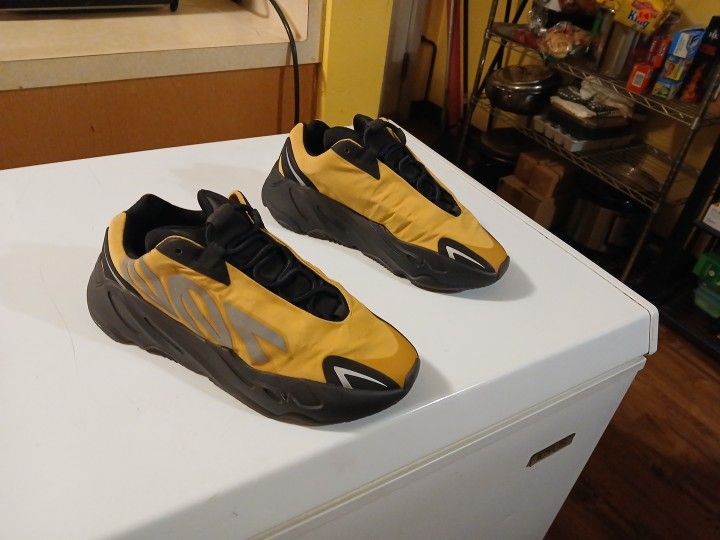Men's Adidas Yeezy Boost 700 MNvN Honey Flux Brand New Size 8