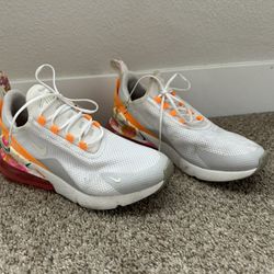 Women’s Nikes Size 8 