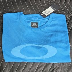 Oakley T-shirt