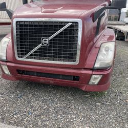 2006 Volvo VNL HOOD AND BUMPER 